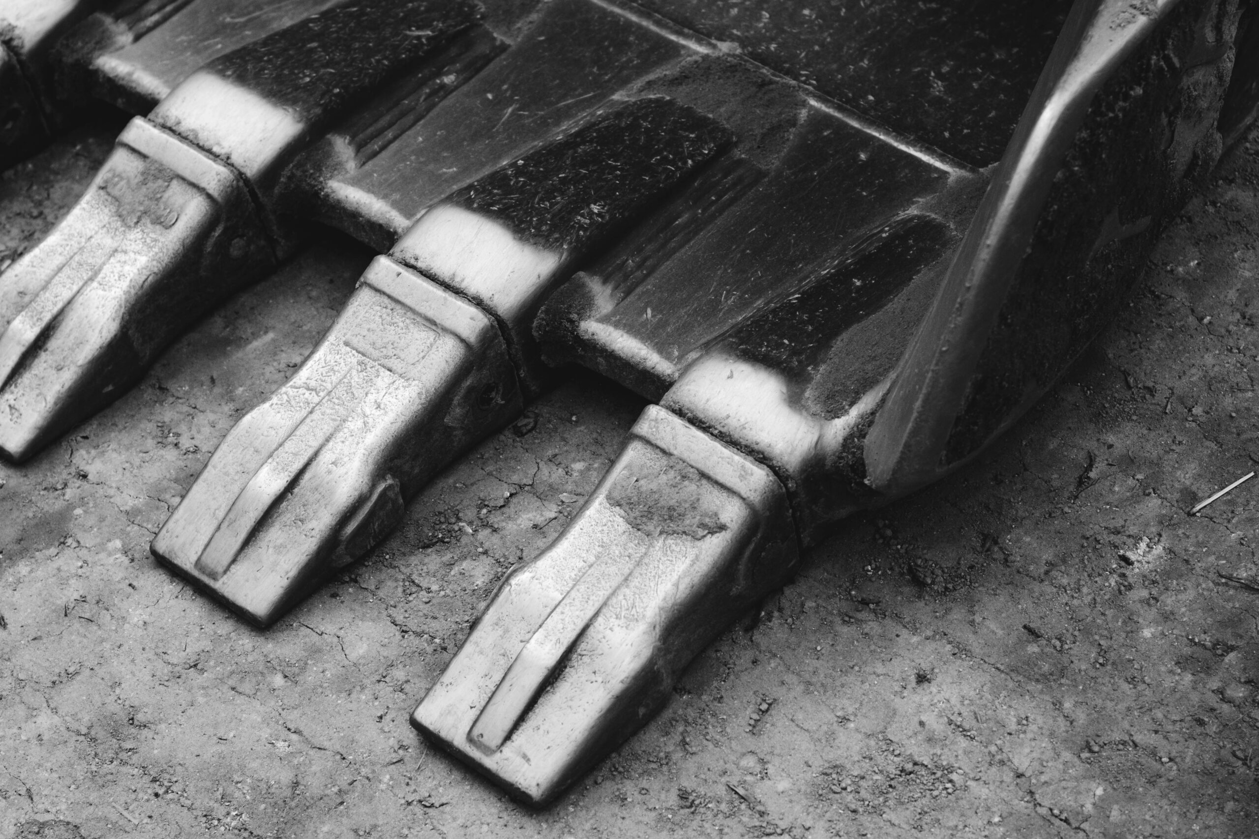 Ergonomic mat splitter with stainless steel blades held comfortably in hand