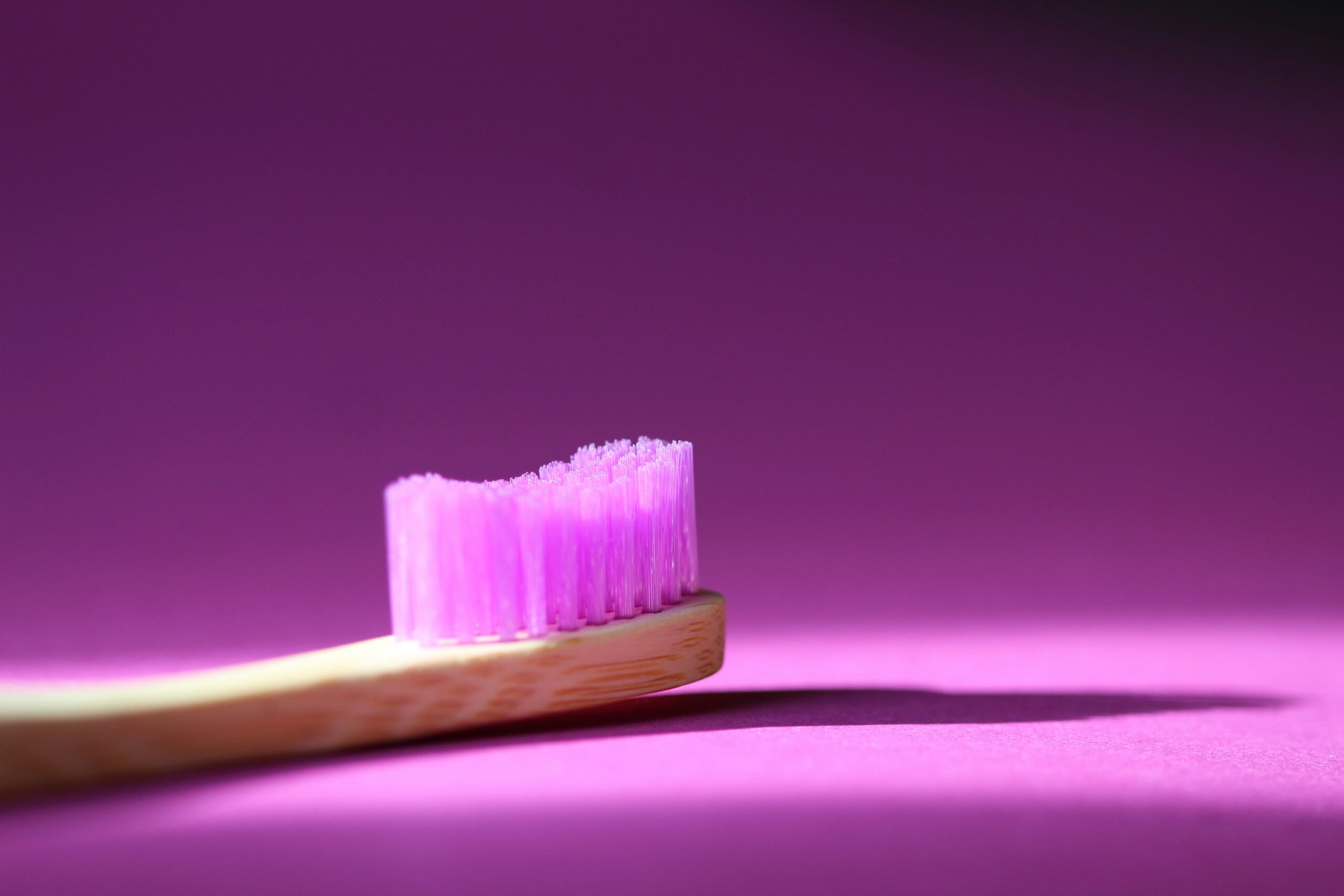 A comparison table of popular pet grooming brushes, including slicker brushes and mat splitters