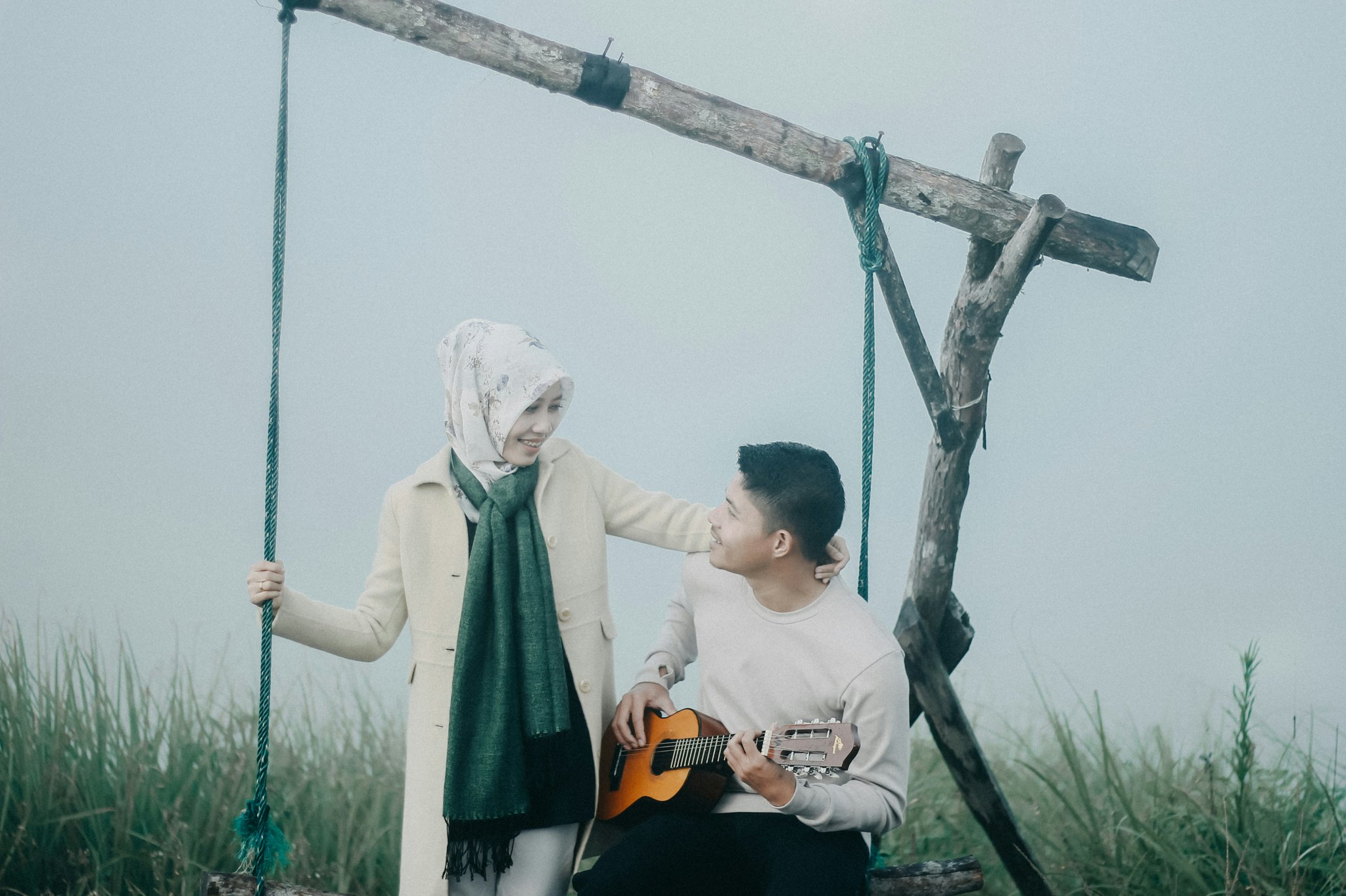 Infographic showing how pet mat blades work differently compared to traditional scissors.